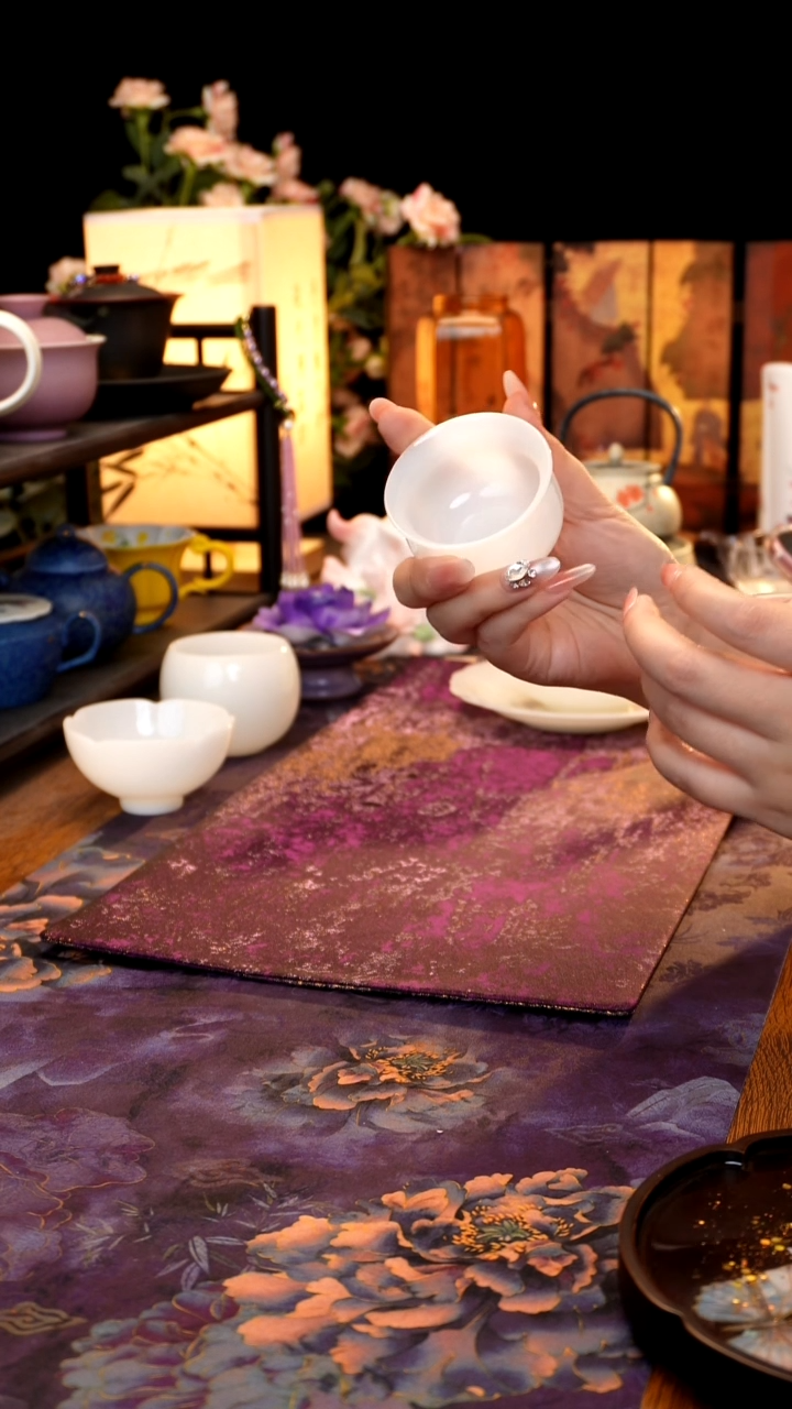 白璞玉小肚杯········