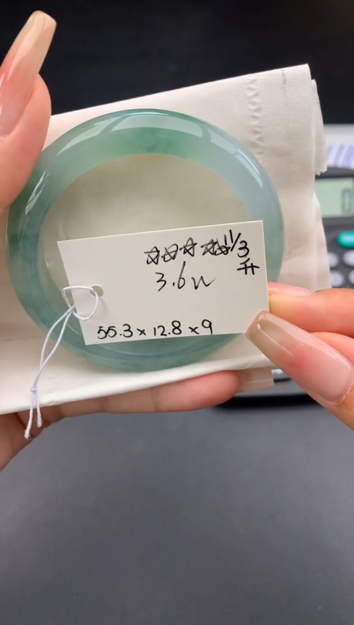 【闪购商品】翡翠手镯未镶嵌女神节#送礼#，下单联系客服核对地址~