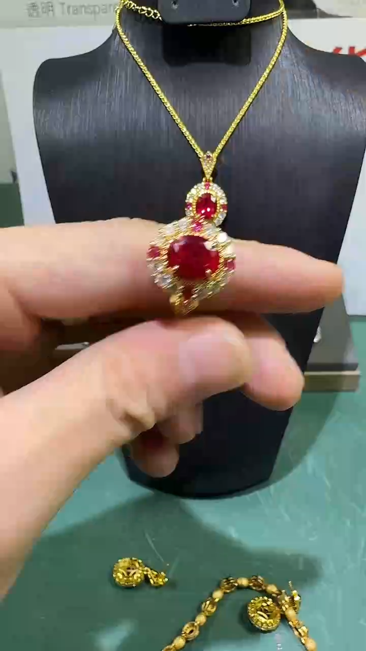 18K金镶嵌戒指红宝石1