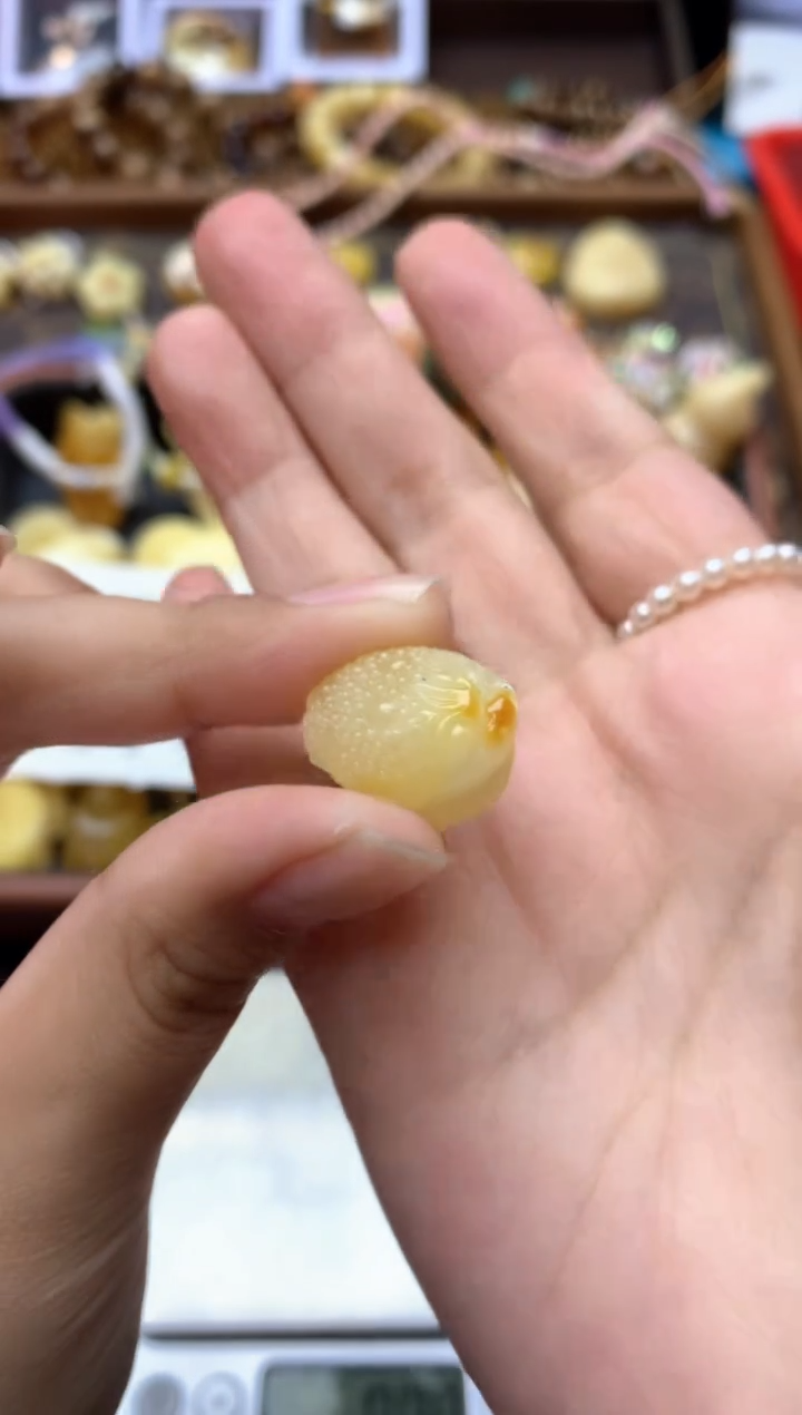 【闪购商品】琥珀珠宝奇石未镶嵌106f琥珀蜜蜡花粉有纹小坑介意勿拍