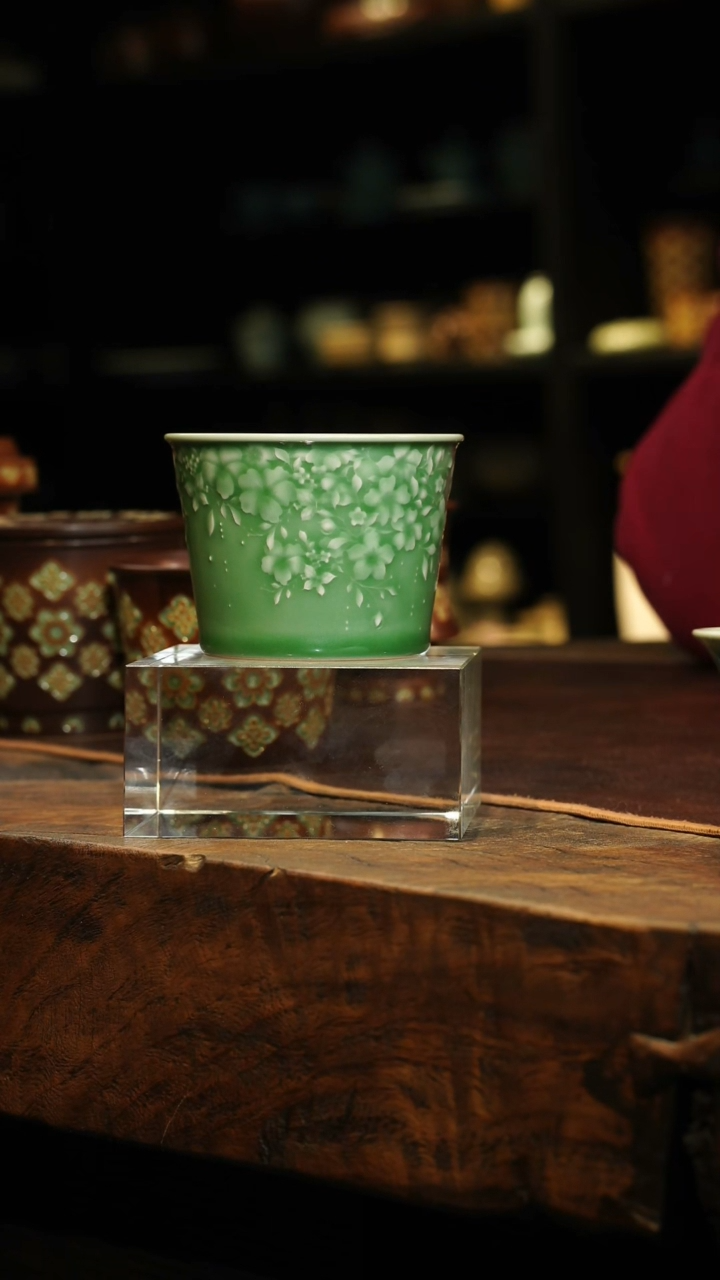 【闪购商品】瓷片李斌 梅子青 繁花猪口杯