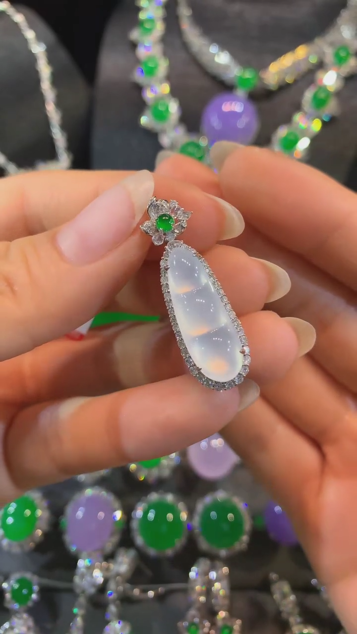 【闪购商品】翡翠吊坠(不含链)18K金镶嵌吊坠