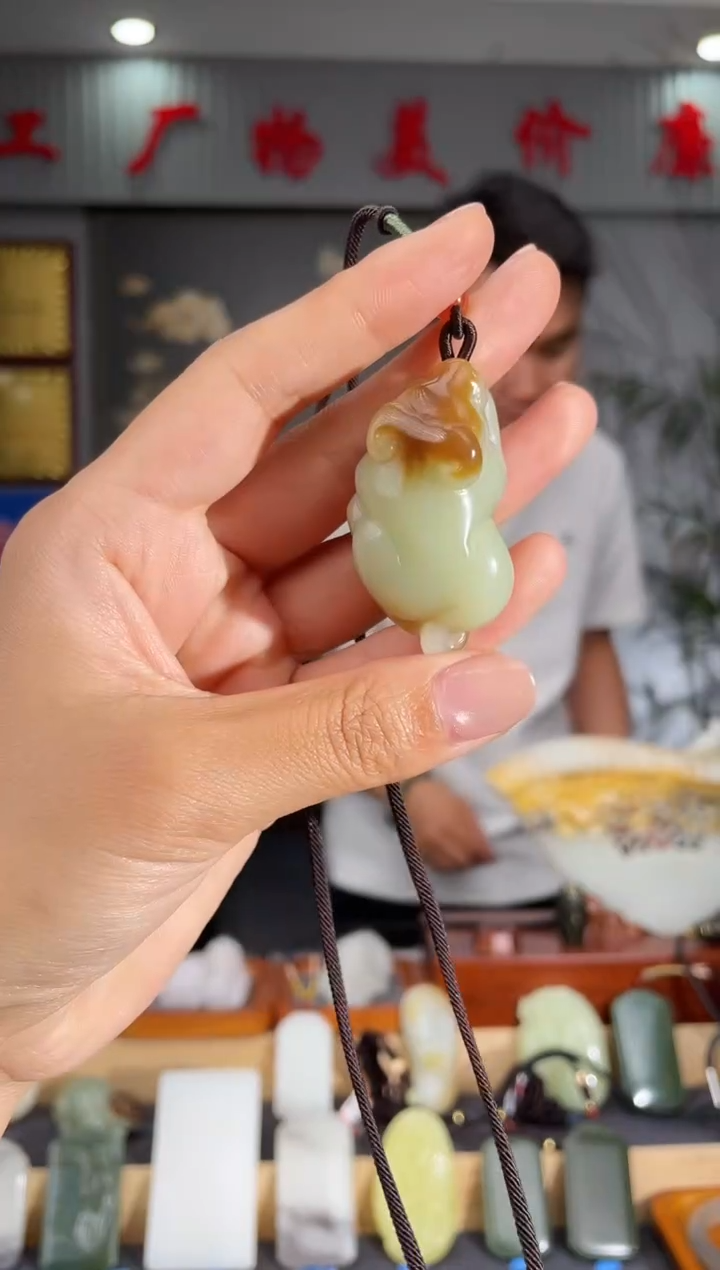和田玉未镶嵌颈饰1