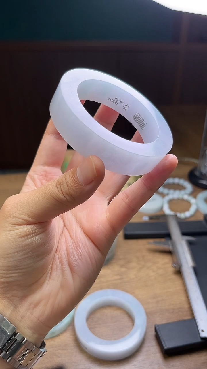 未镶嵌手镯定制翡翠快*辉定制
