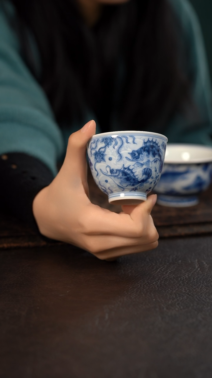 【闪购商品】杯望月怀古淡海水鱼藻纹直口杯