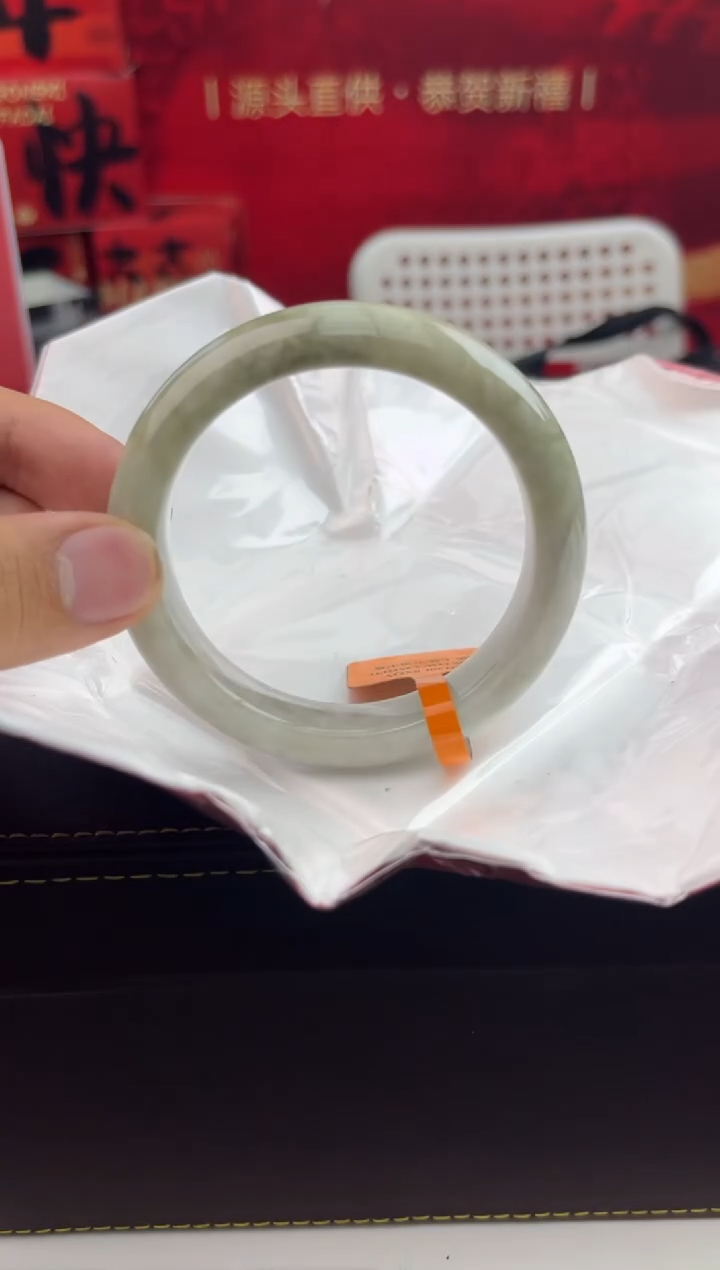 【闪购商品】翡翠手镯未镶嵌7翡翠手镯（微瑕）