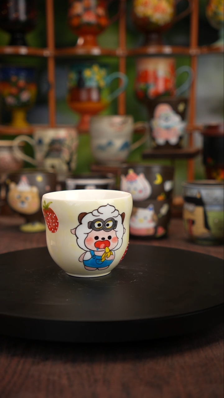 五彩手绘陶瓷杯子
