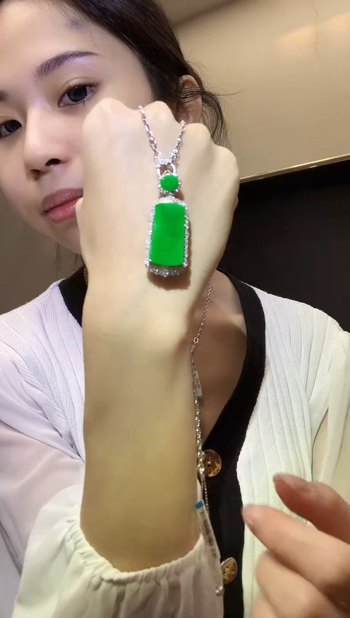 吊坠(不含链)18K金镶嵌翡翠晶*多样性发其一