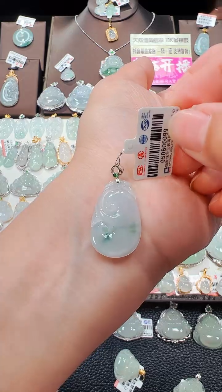 【闪购商品】翡翠吊坠(不含链)18K金镶嵌如意吊坠099