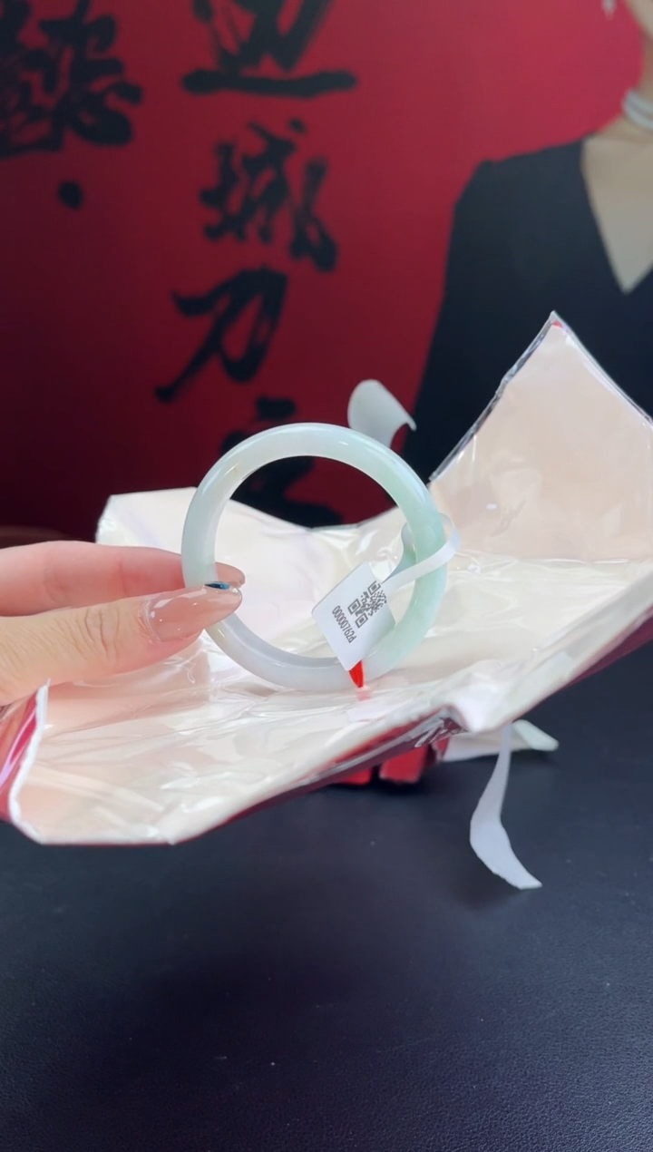 【闪购商品】翡翠未镶嵌手镯9翡翠手镯（微瑕）