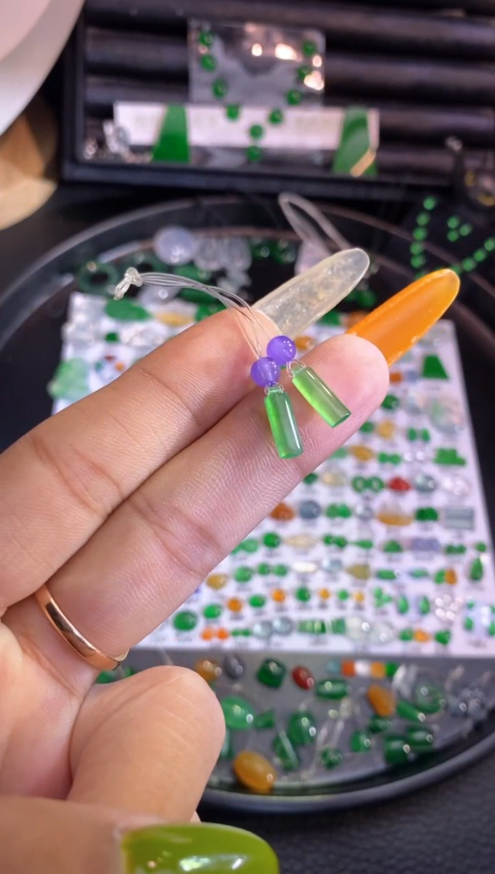 翡翠挂件未镶嵌珠子