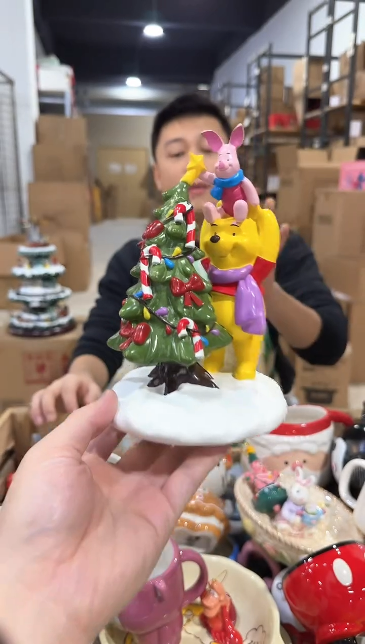 瓷片维尼皮杰猪摆件