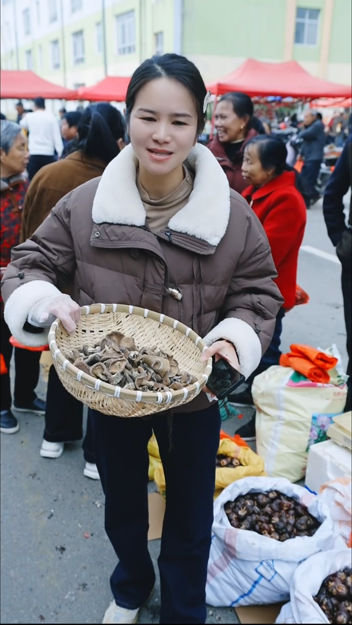 中国大陆代卖农家梨菇半斤