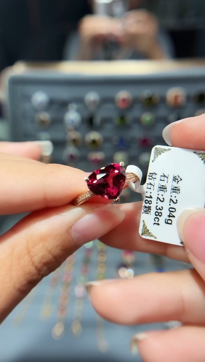 18K金镶嵌戒指碧玺2.38.