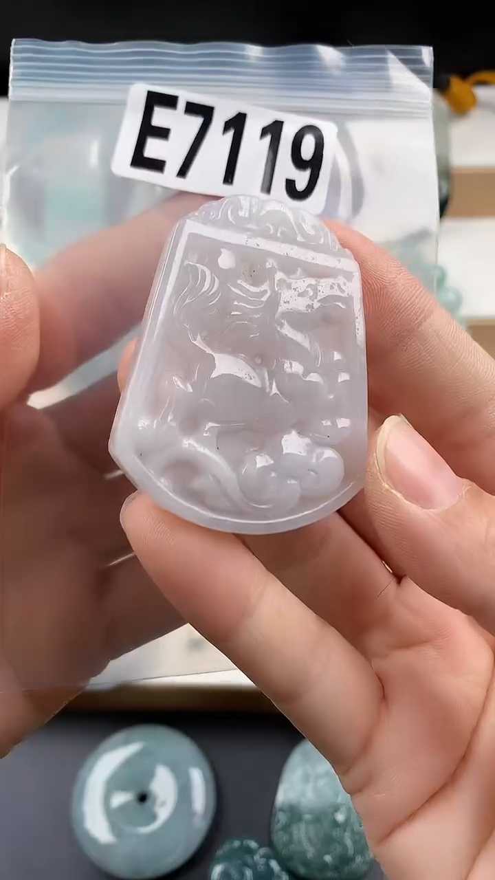 颈饰未镶嵌翡翠天然翡翠吊坠挂件