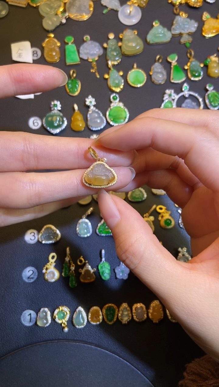 吊坠(不含链)18K金镶嵌翡翠超**豪1