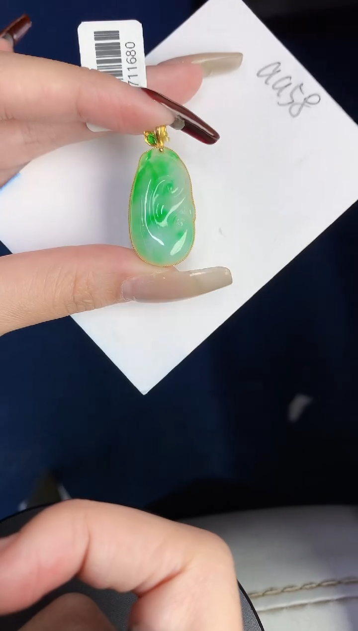 【闪购商品】翡翠颈饰18K金镶嵌0000000000