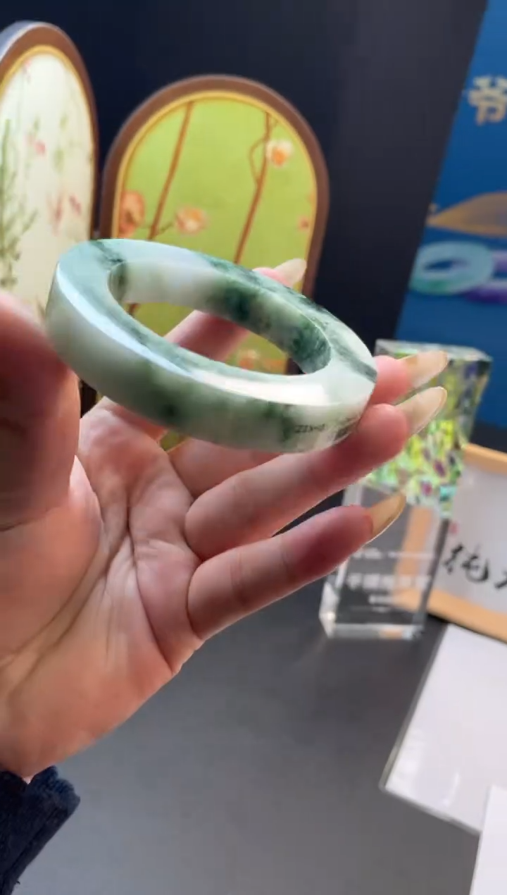 未镶嵌手镯定制翡翠手镯