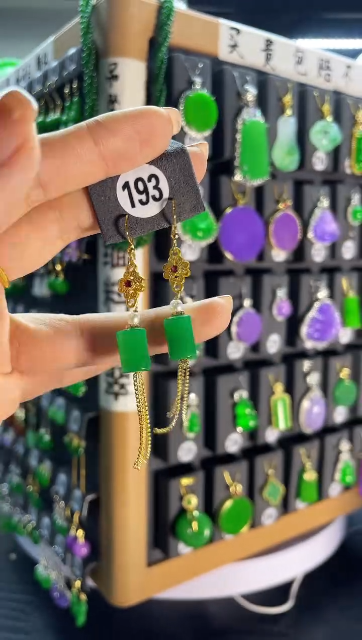 【闪购商品】翡翠耳饰银S925镶嵌193...