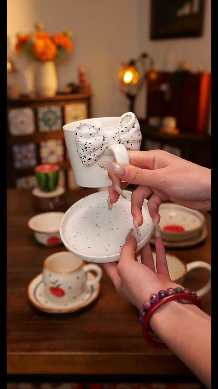 陶便携款蝴蝶结杯碟  手绘釉下彩