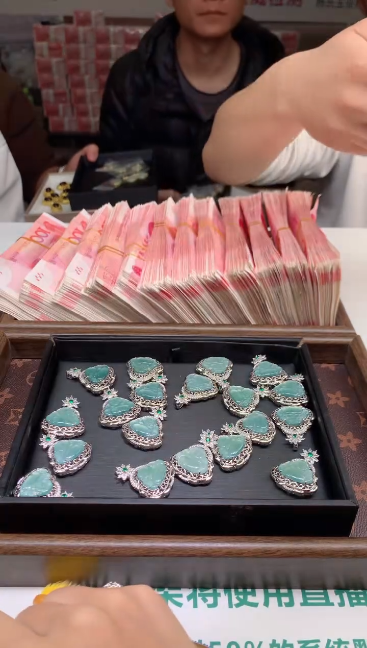 【闪购商品】翡翠耳饰银S925镶嵌天然A货翡翠-多样性发货