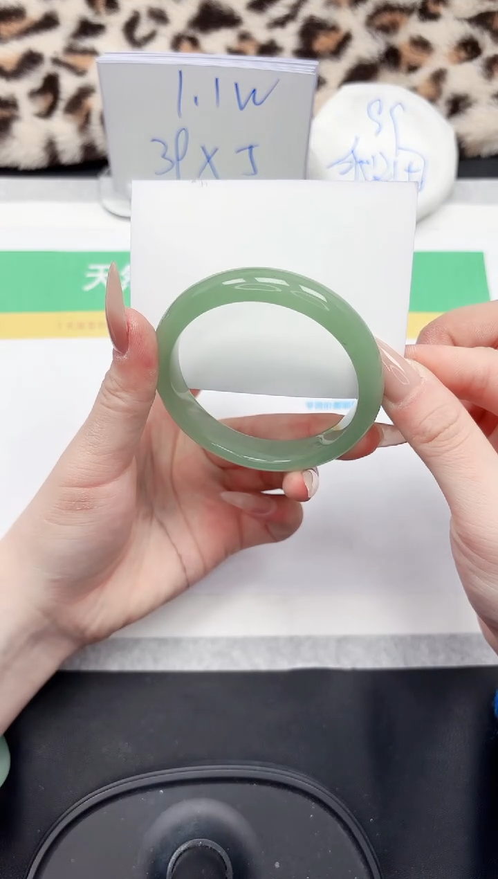 【闪购商品】石英质玉手镯未镶嵌159-58