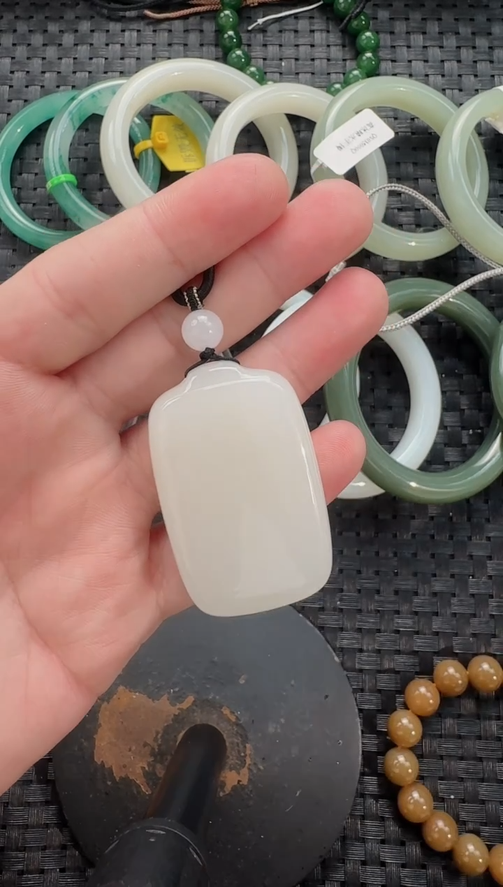 颈饰未镶嵌和田玉无事牌