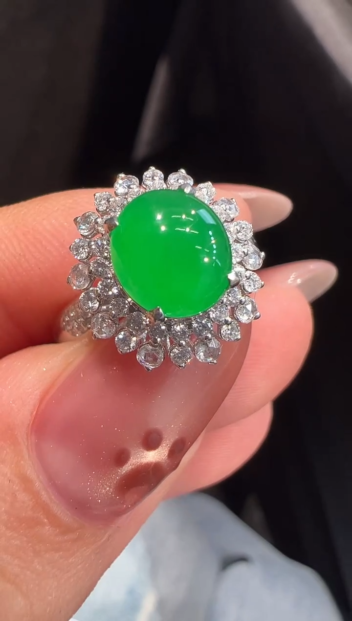 18K金镶嵌戒指翡翠戒指