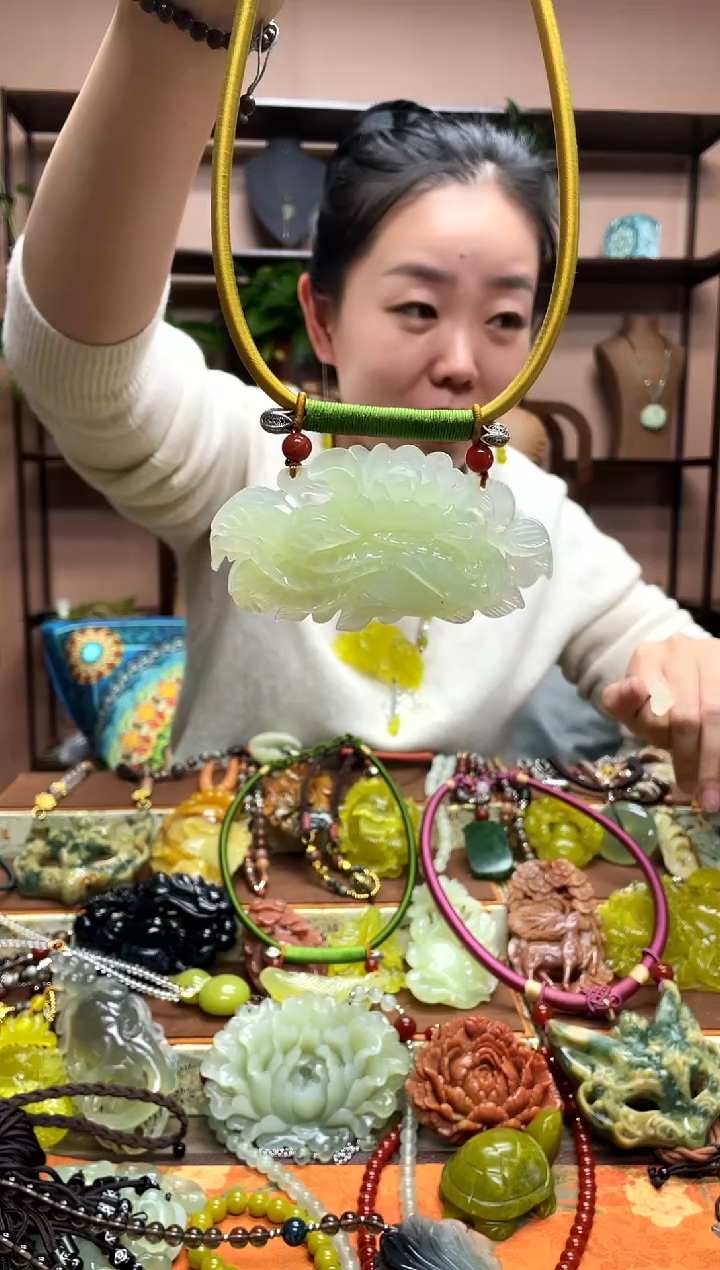 未镶嵌岫玉吊坠·