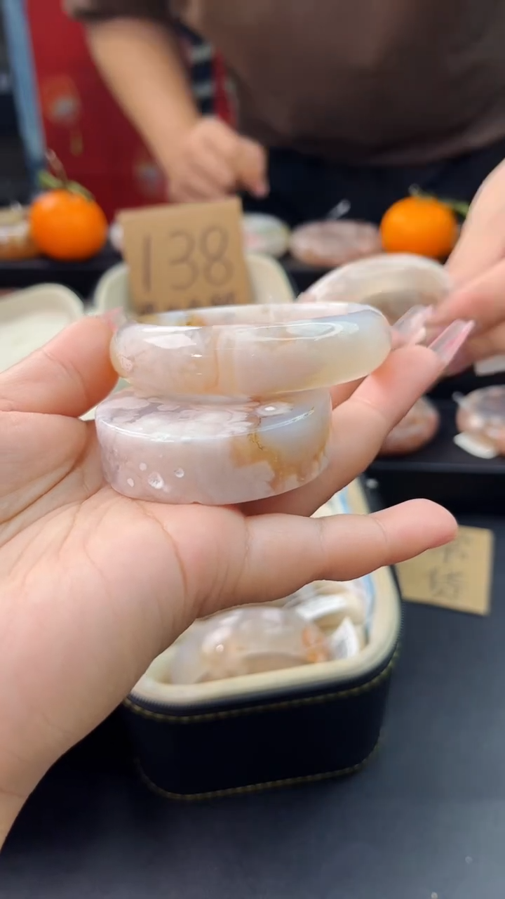 【闪购商品】石英质玉手镯未镶嵌赠送镯心（圈口）54+