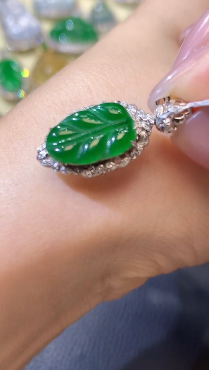 【闪购商品】翡翠吊坠(不含链)18K金镶嵌C4