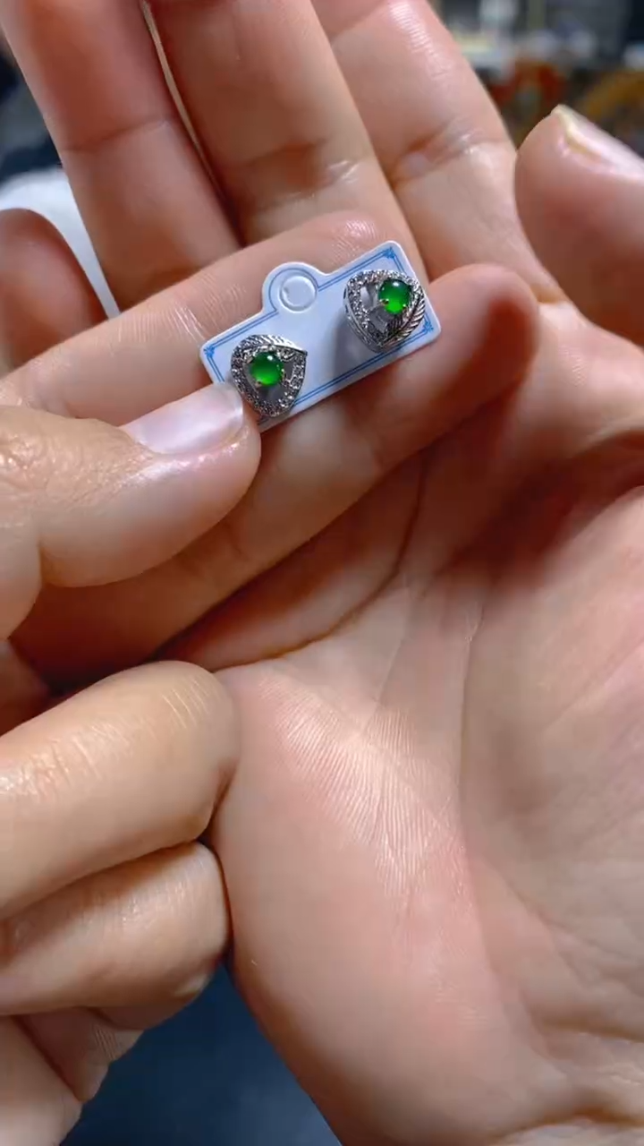 【闪购商品】翡翠耳饰未镶嵌0850413781