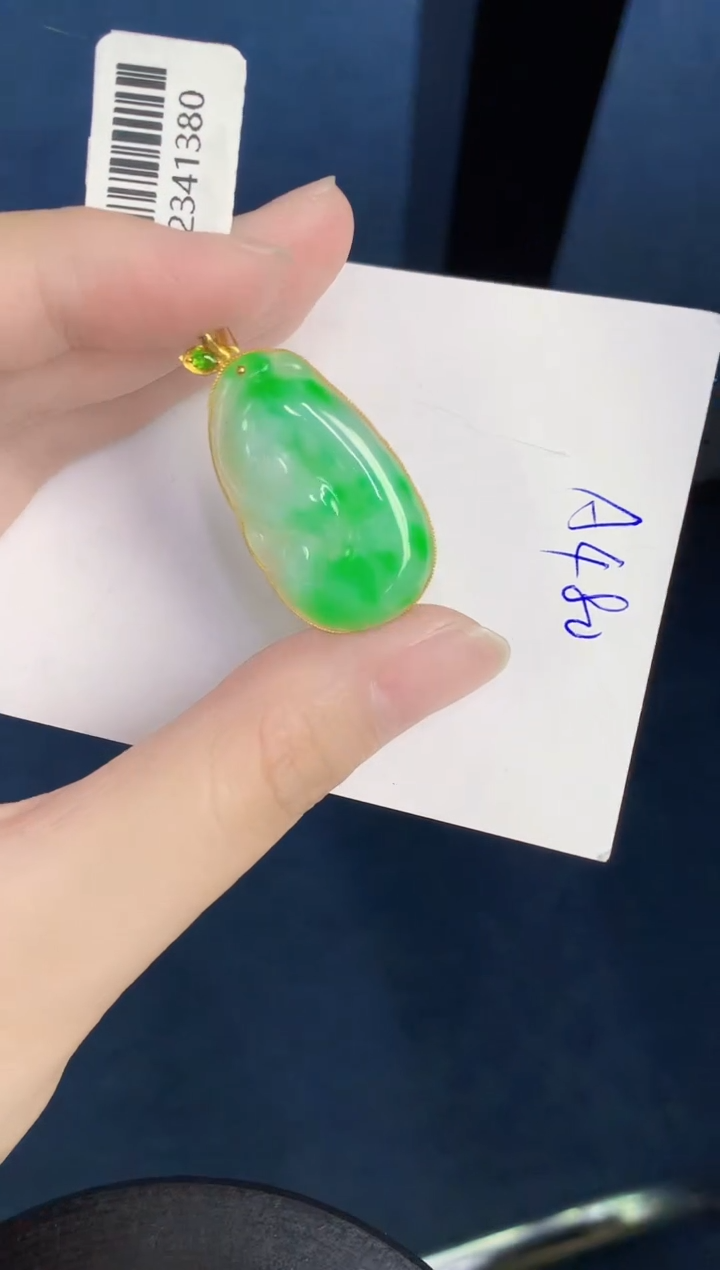 翡翠18K金镶嵌颈饰000000000