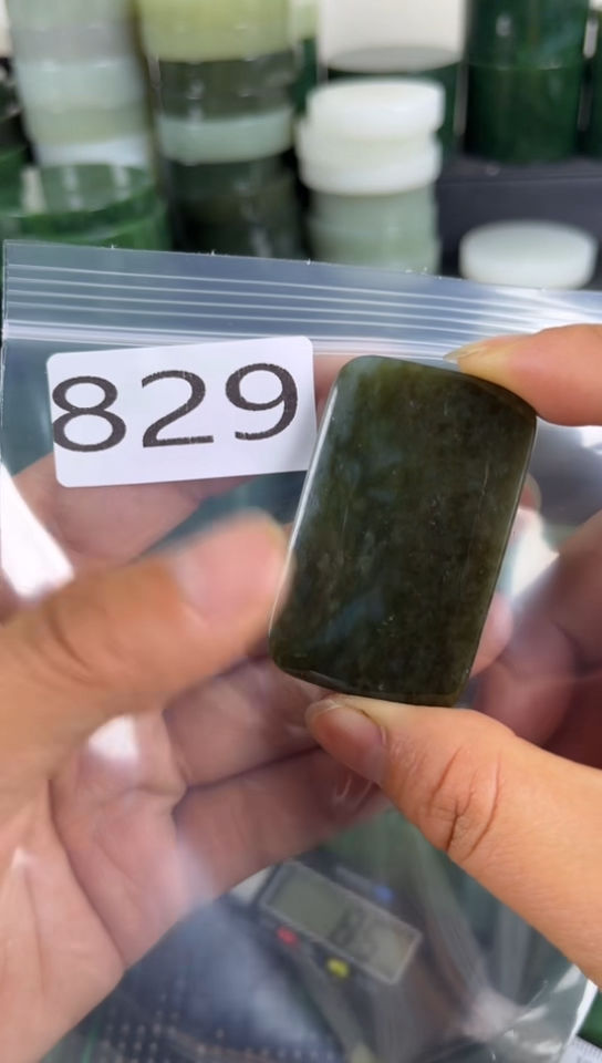 和田玉未镶嵌珠宝半成品牌子