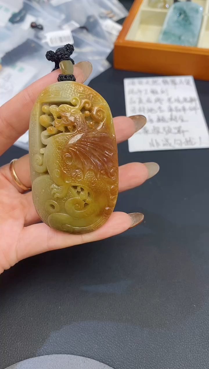 颈饰未镶嵌翡翠缅甸天然翡翠吊坠