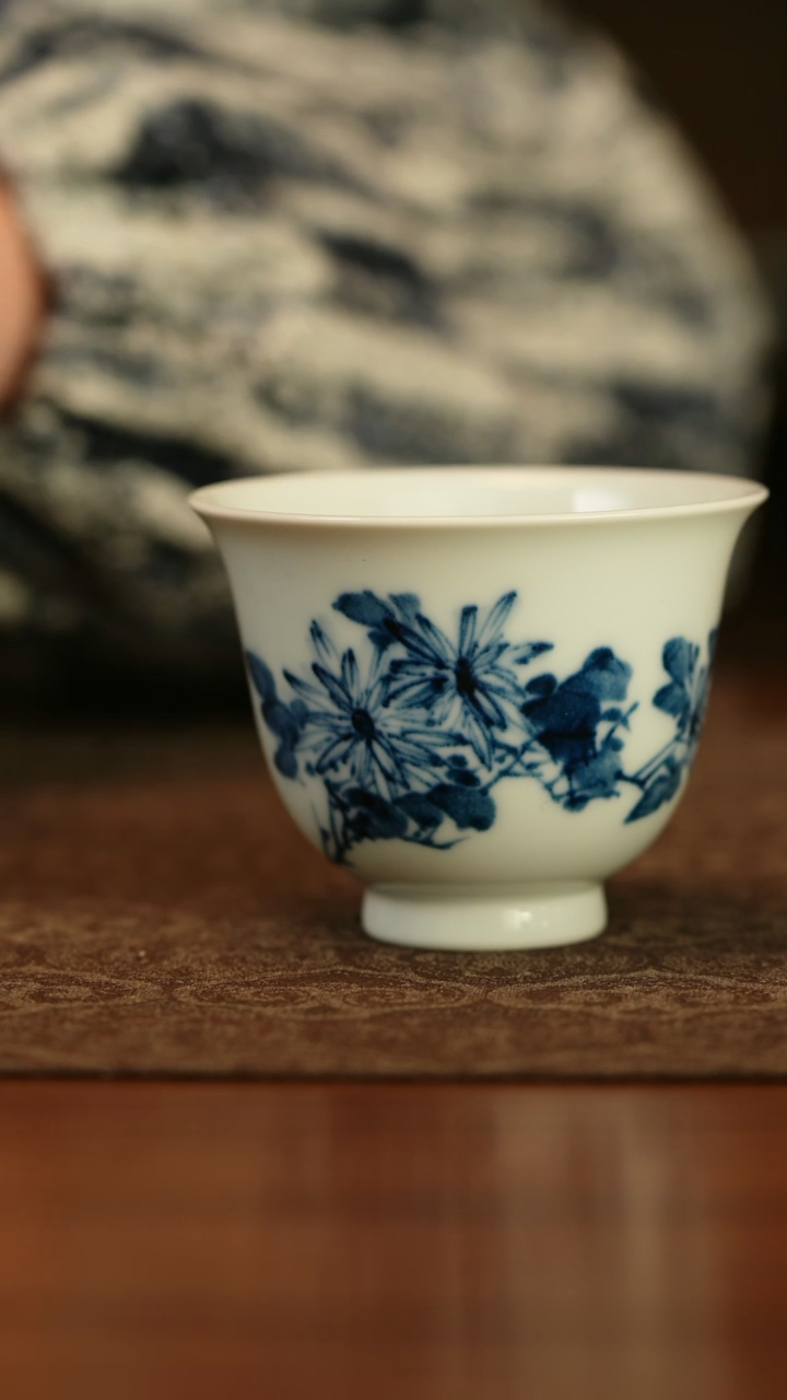 【闪购商品】贵己福利单品釉中青花菊花铃铛杯