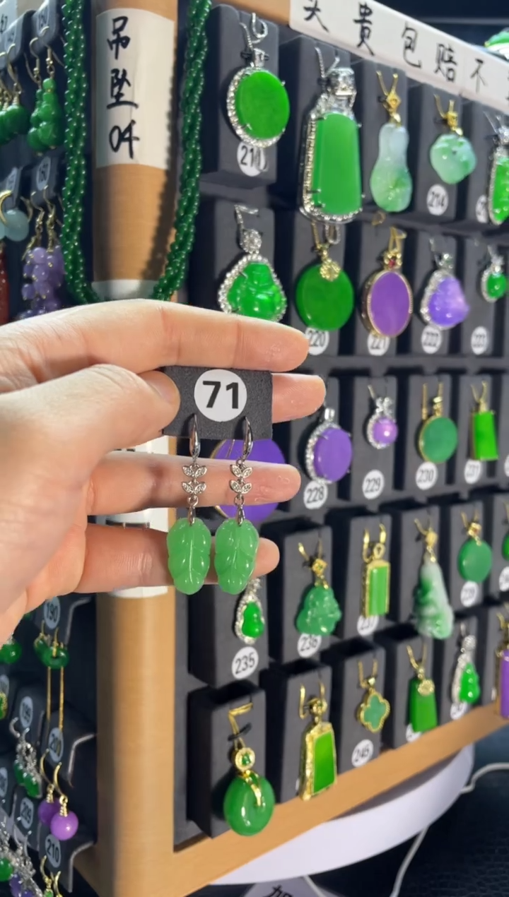 【闪购商品】翡翠颈饰银S925镶嵌71....