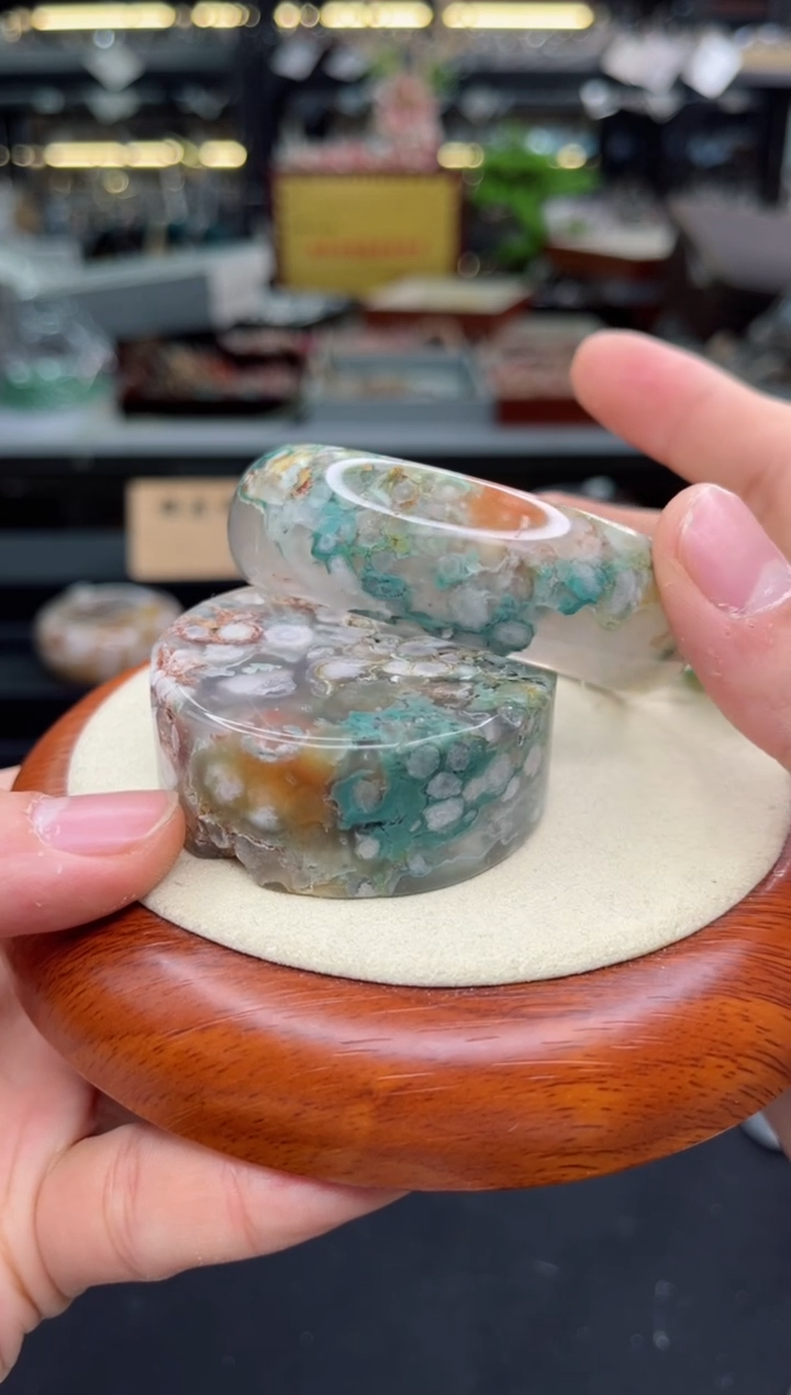 【闪购商品】石英质玉手镯未镶嵌55圈口（赠品镯心）6S856