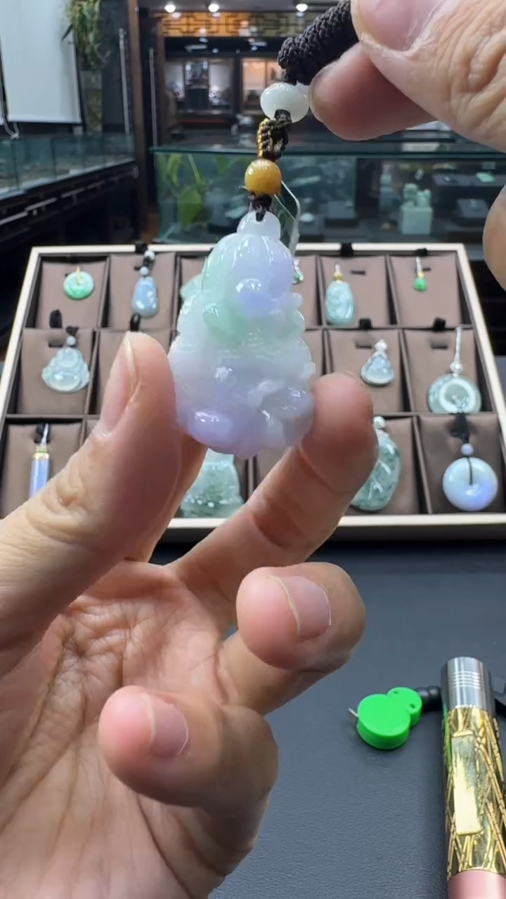 颈饰未镶嵌翡翠白菜