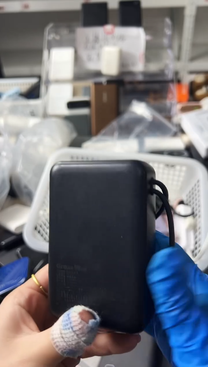 1m老*小巧自带线精品移动电源