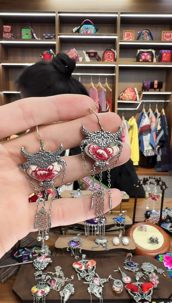 【闪购商品】织绣210蒙阿苏苗绣传承