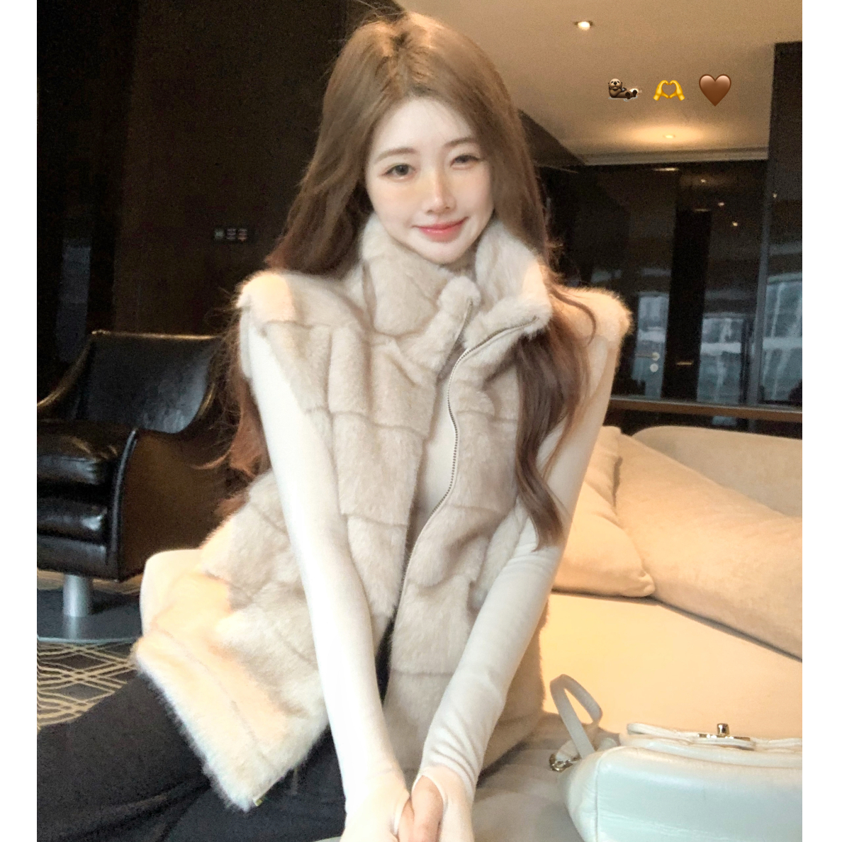 环保毛手工切割层层设计毛毛马甲女无袖外套+杏色内搭针织上衣