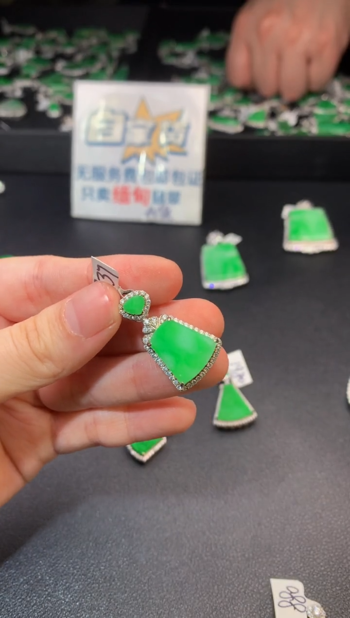 翡翠银S925镶嵌颈饰翡翠1