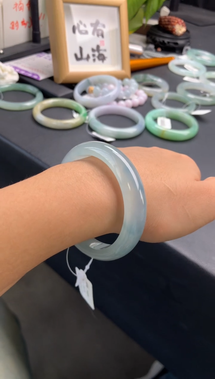 未镶嵌手镯翡翠手镯