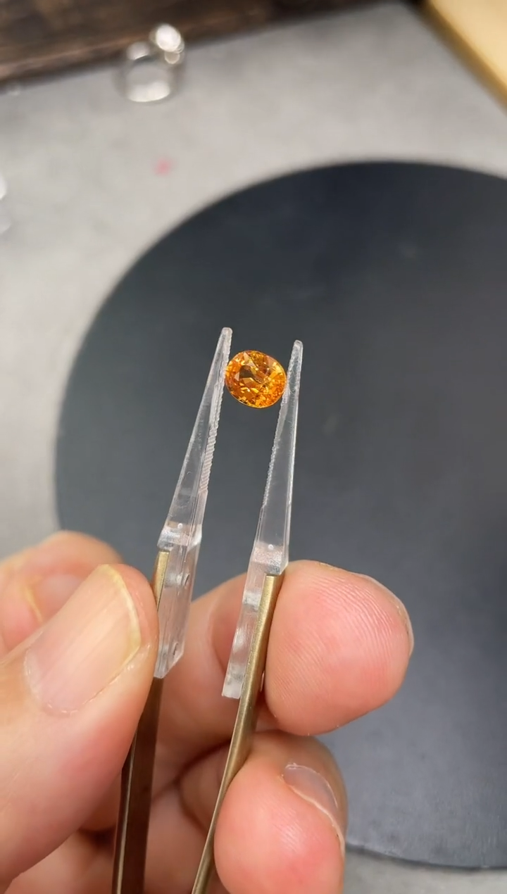 未镶嵌裸石石榴石1.45克拉芬达石