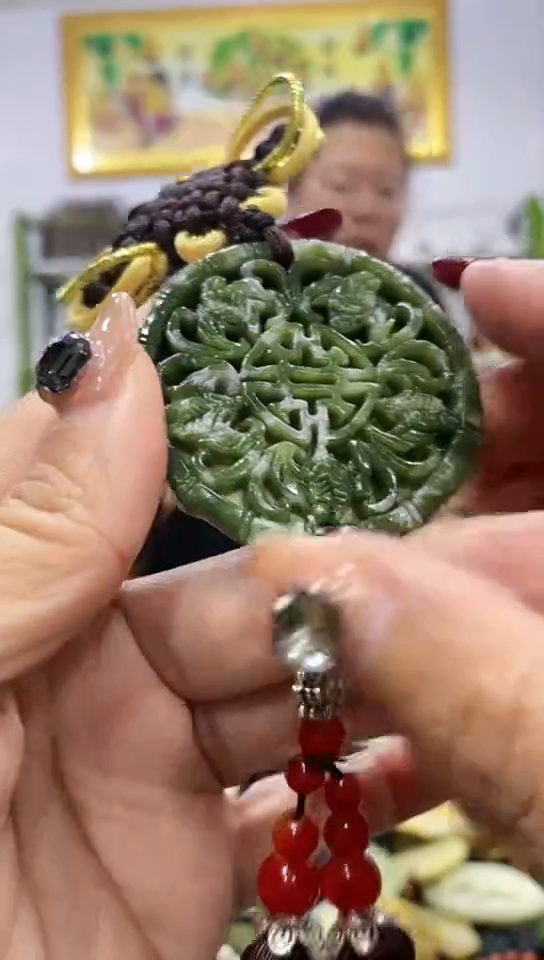 未镶嵌蛇纹石玉车挂   