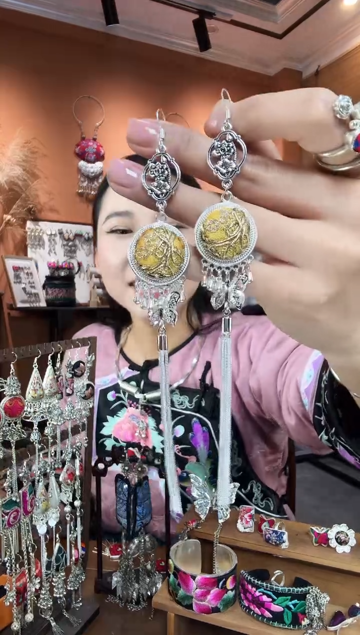 【闪购商品】刺绣纯手工民族风耳环