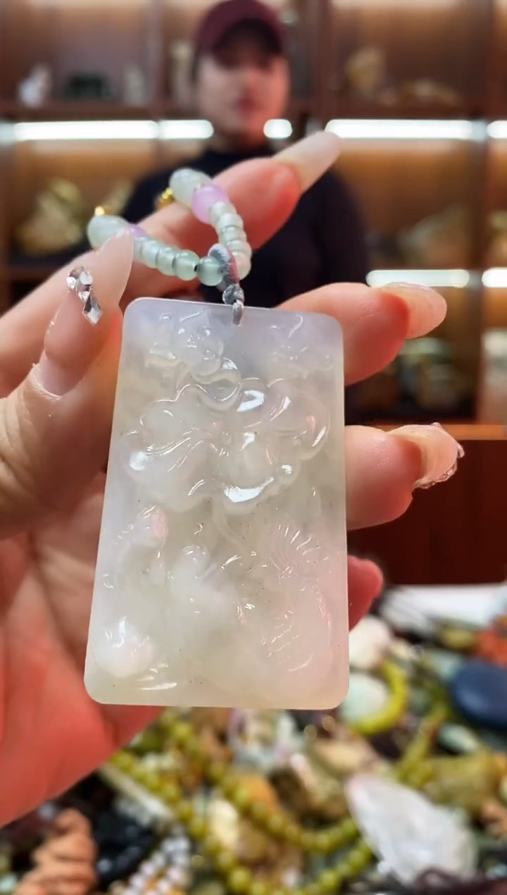 未镶嵌蛇纹石玉吊坠   