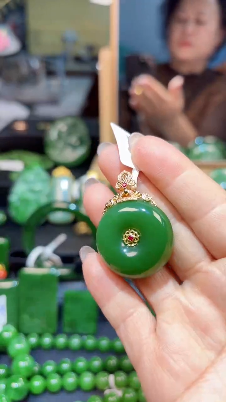 【闪购商品】和田玉（碧玉）吊坠(赠链)18K金镶嵌1