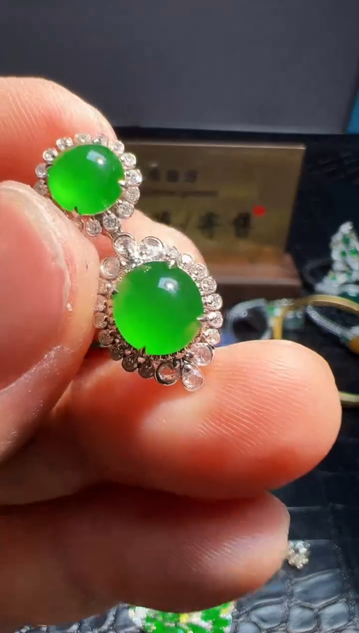 【闪购商品】翡翠颈饰18K金镶嵌翡翠回流